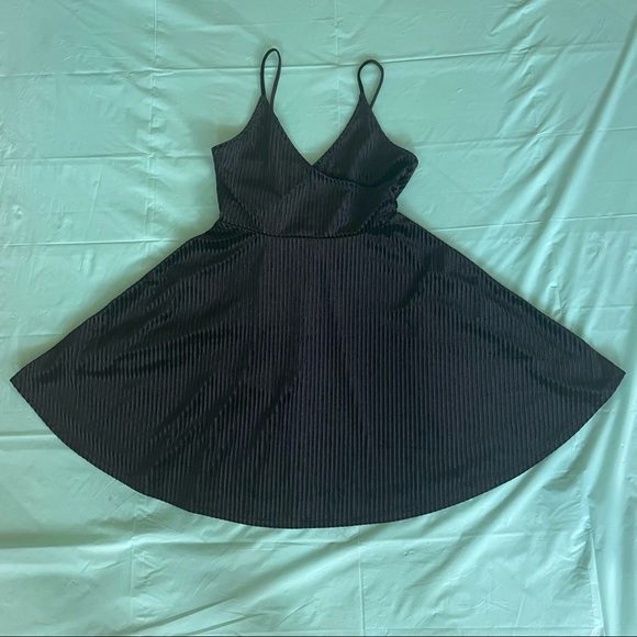 BLACK FOREVER 21 DRESS - Picture 1 of 10